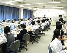 情報の授業で大活躍のコンピュータ室
