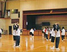日本一を目指すバレー部が活動する体育館