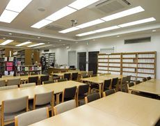 学習意欲を高める落ち着いた図書館