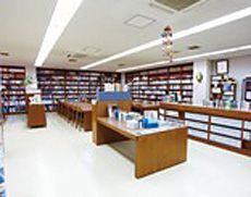 話題の本の他、貴重な資料も残る図書館
