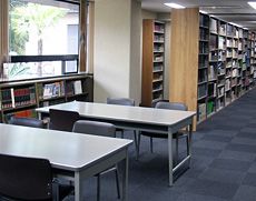 良好な思索と学習の環境を提供する図書館