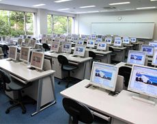 学術ソフトなども充実したPC教室
