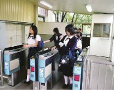 雲雀丘花屋敷駅からの専用の改札口
