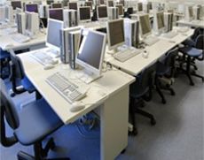 情報力を高めるコンピュータールーム
