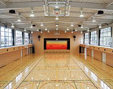 のびのびと体を動かせる体育館
