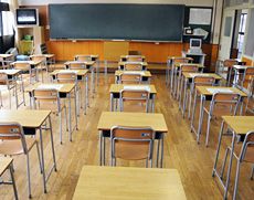情報検索用パソコンが置かれた教室
