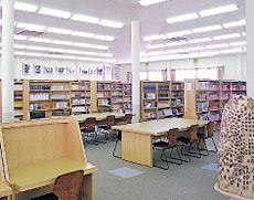 個人学習用スペースも確保した図書館