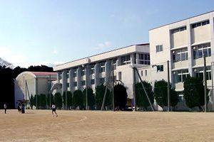 [男女共学の私立中学校 偏差値ランキング（2022年度） 1位] 長崎県立長崎東中学校