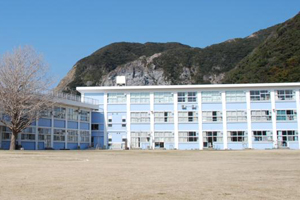 新島村立新島中学校