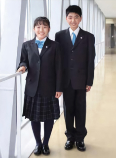 横浜市立横浜サイエンスフロンティア高等学校附属中学校の制服 (1)