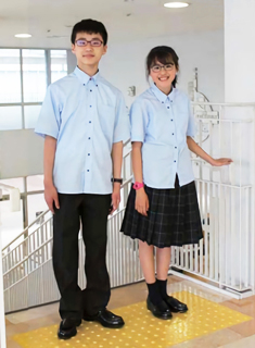 横浜市立横浜サイエンスフロンティア高等学校附属中学校の制服 (2)